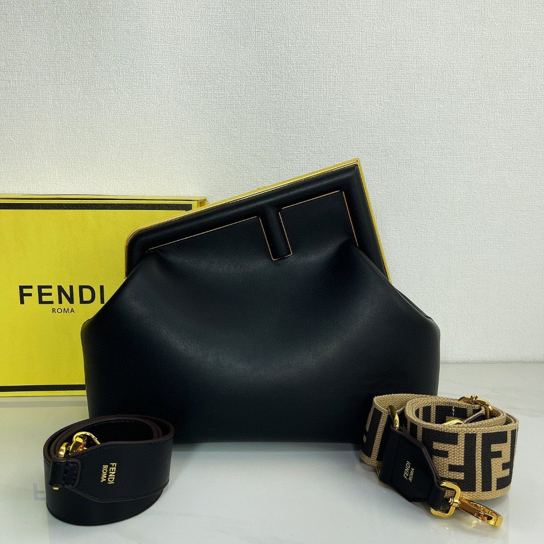 Sac Fendi First en cuir lisse, un accessoire de luxe conçu pour sublimer votre style – Image 2