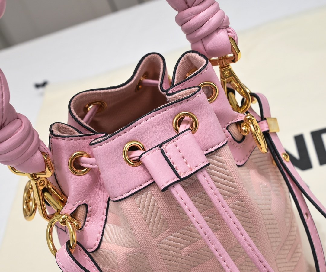 Mini sac seau Mon Trésor de Fendi, une pièce emblématique – Image 4