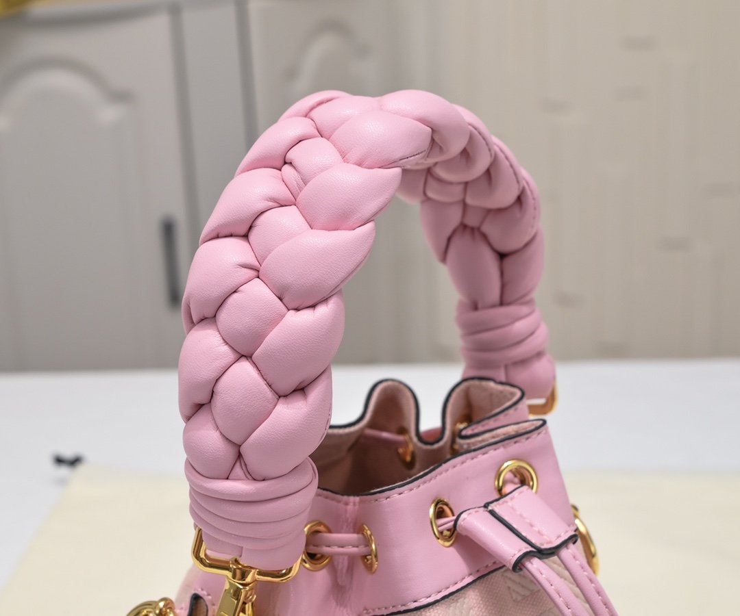 Mini sac seau Mon Trésor de Fendi, une pièce emblématique – Image 5