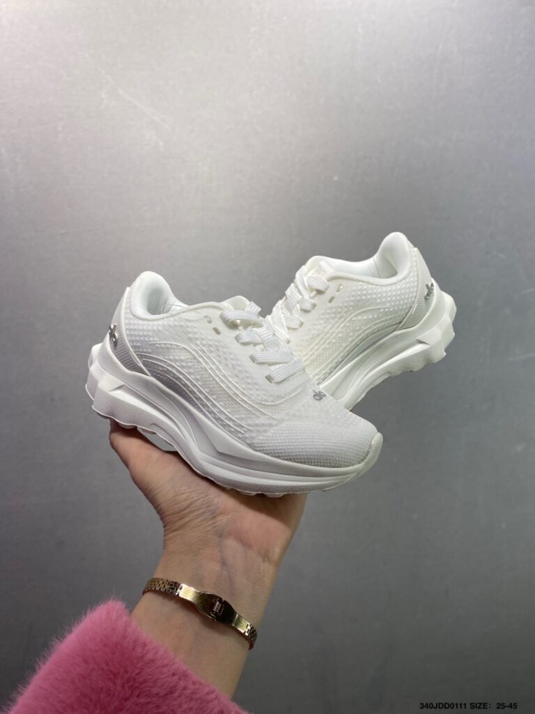 Chaussure de sport Alo Yoga, conçue pour allier performance, confort et style