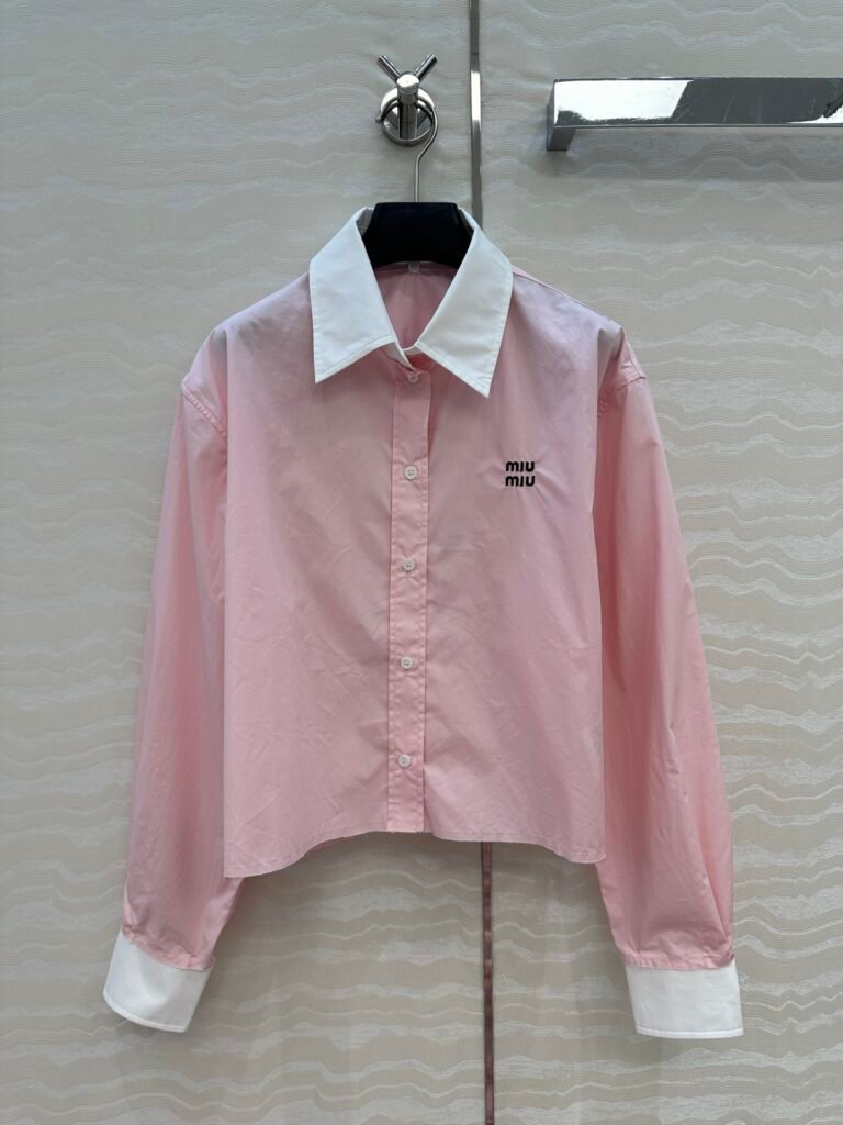 Chemise pour femme de la marque Miu Miu, conçue pour sublimer votre style
