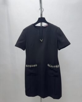 Chemise robe de la marque Valentino, une pièce incontournable pour une allure sophistiquée