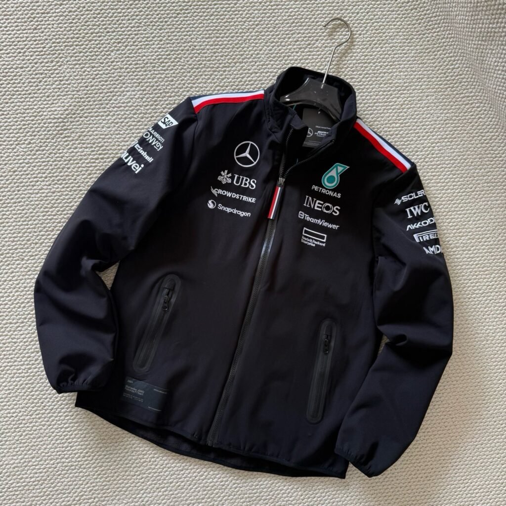 Veste Mercedes Tommy Hilfiger pour un style sportif et sophistiqué