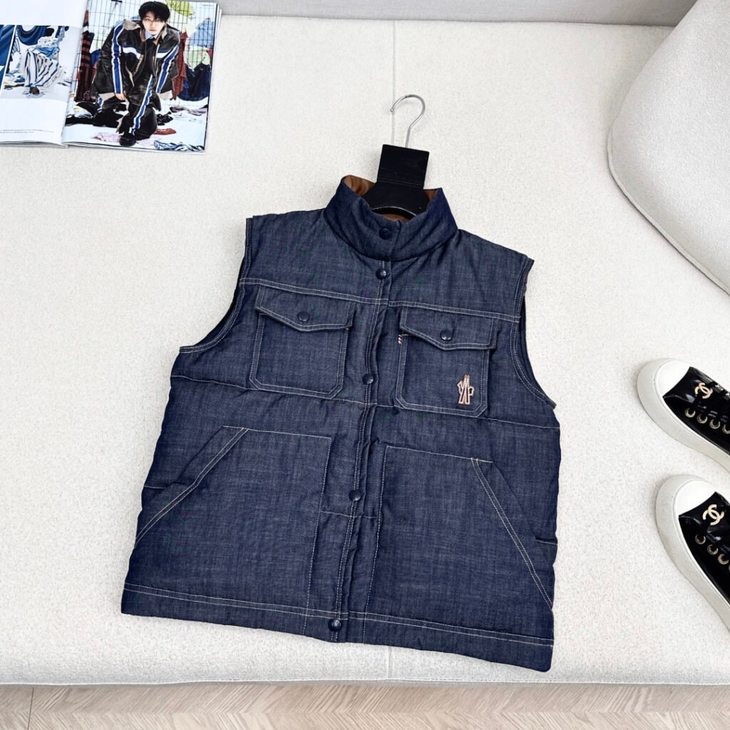 Veste Sans Manches Moncler Effet Denim Matelassé en Jean
