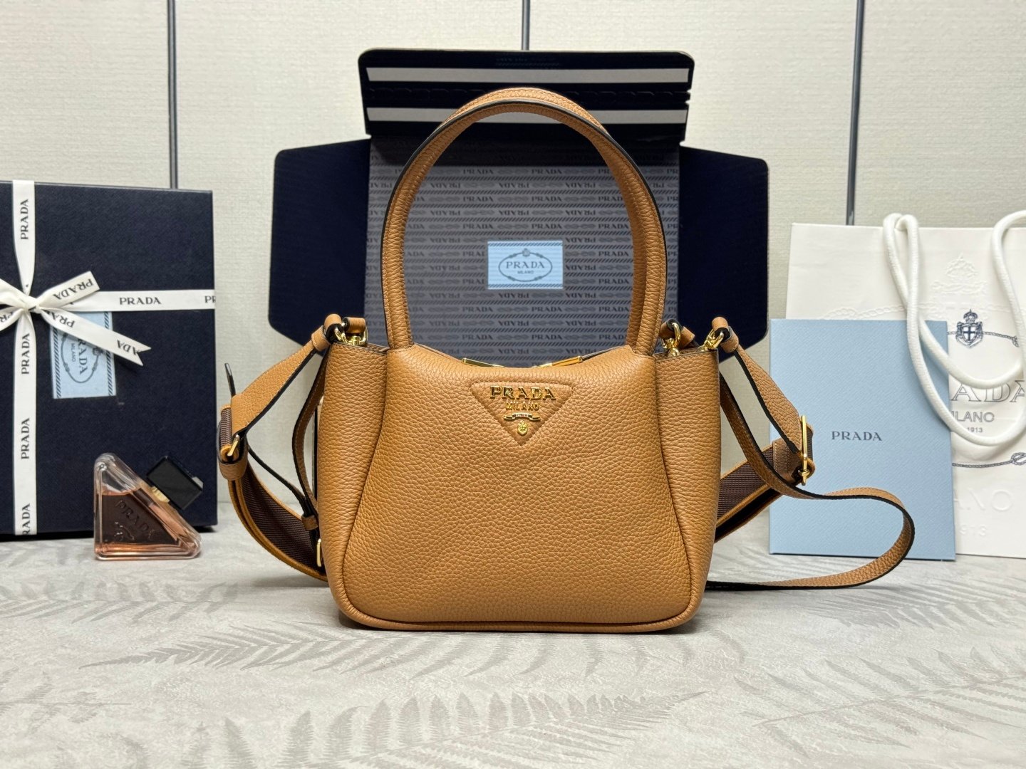 Sac Prada en cuir grainé – Style iconique avec bandoulière amovible – Image 2