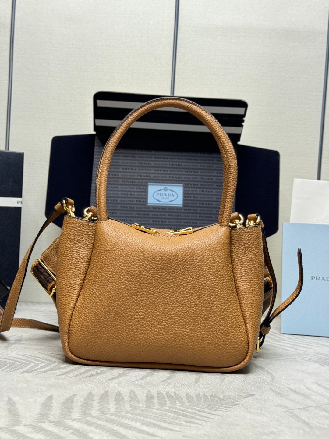 Sac Prada en cuir grainé – Style iconique avec bandoulière amovible – Image 3