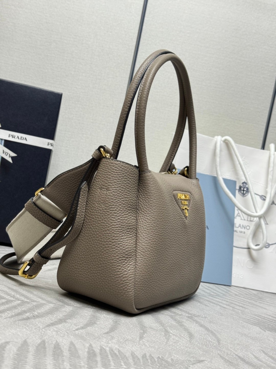 Sac Prada en cuir grainé – Style iconique avec bandoulière amovible – Image 14