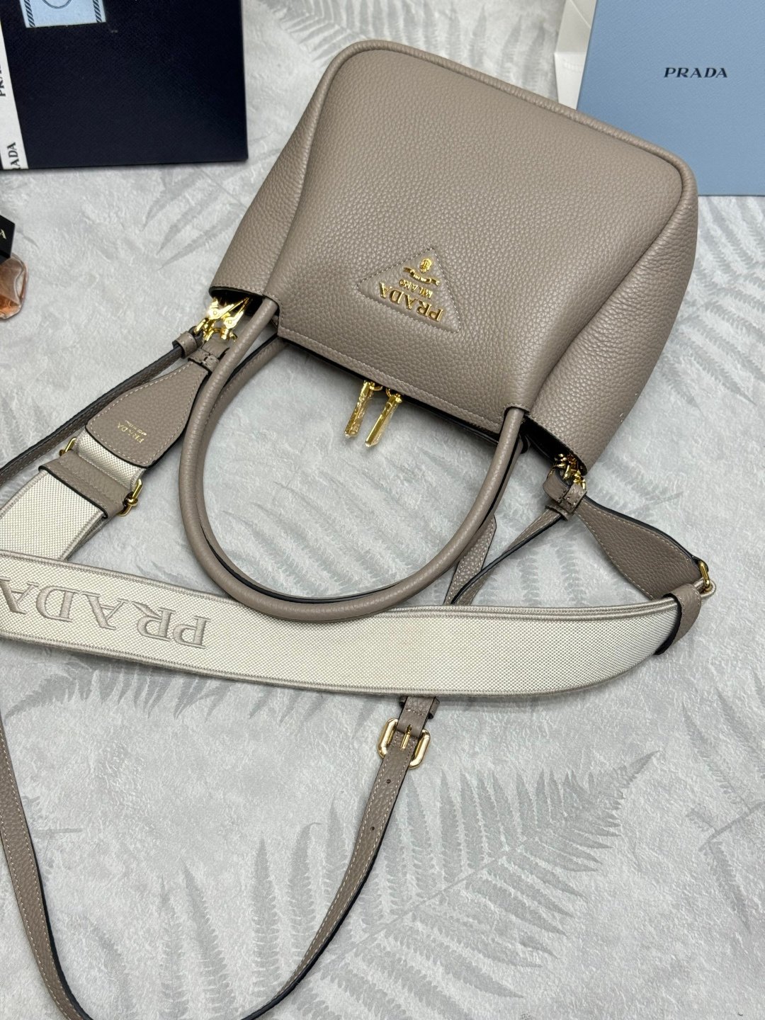 Sac Prada en cuir grainé – Style iconique avec bandoulière amovible – Image 15