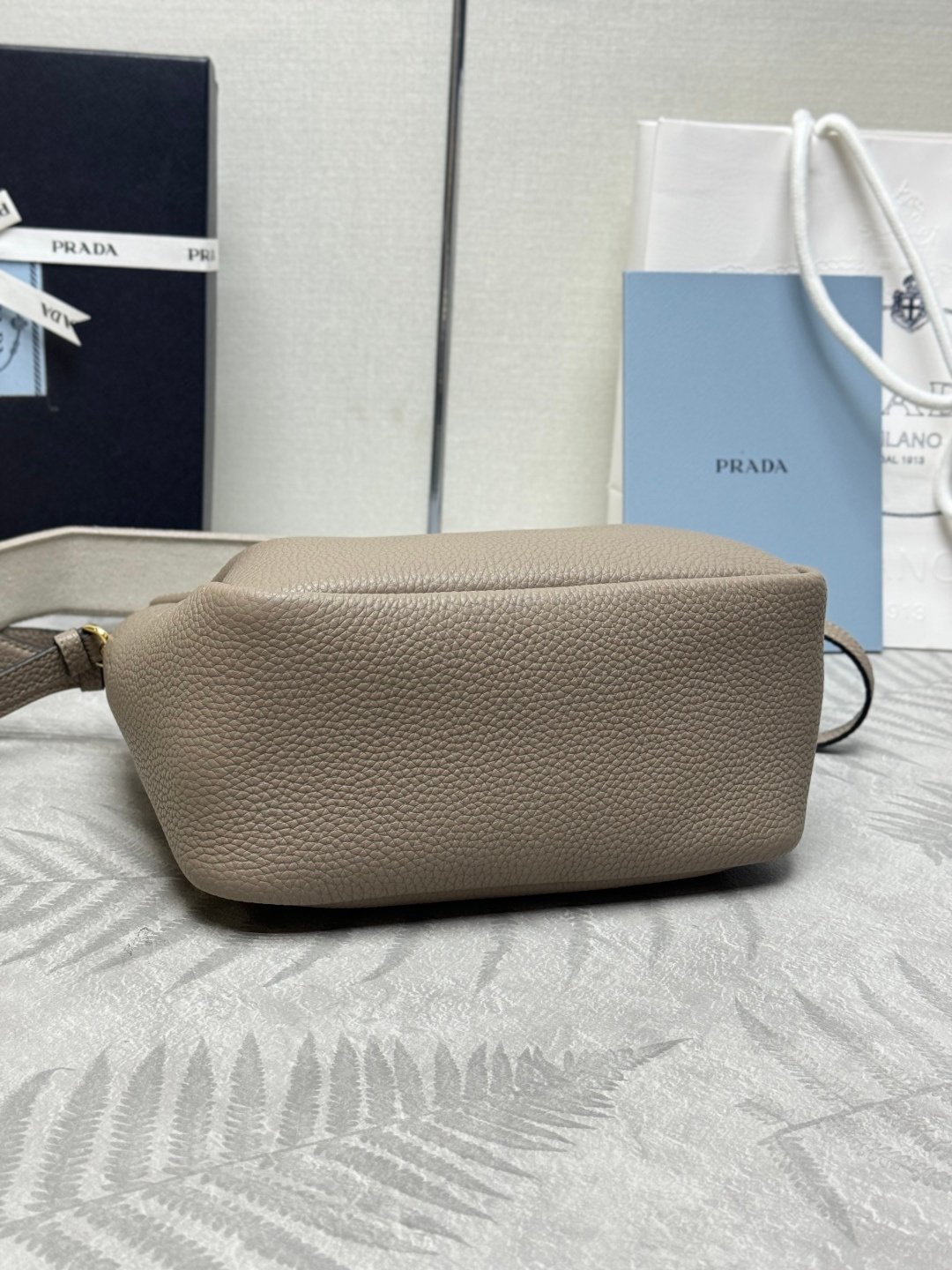 Sac Prada en cuir grainé – Style iconique avec bandoulière amovible – Image 16