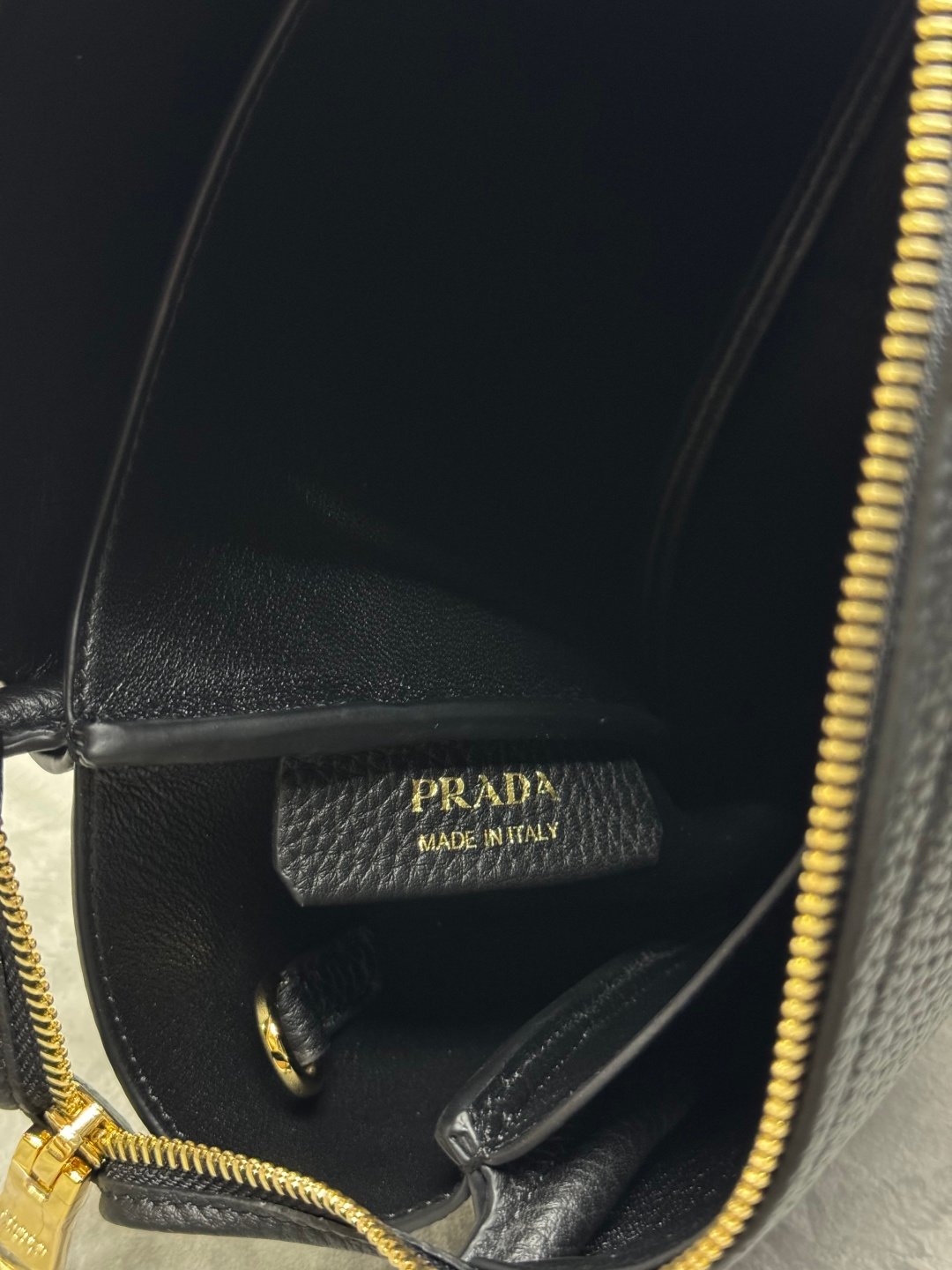 Sac Prada en cuir grainé – Style iconique avec bandoulière amovible – Image 28