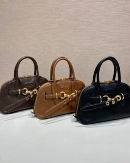 Sac MIU MIU Arcadie cuir matelassé avec bandoulière et fermoir iconique