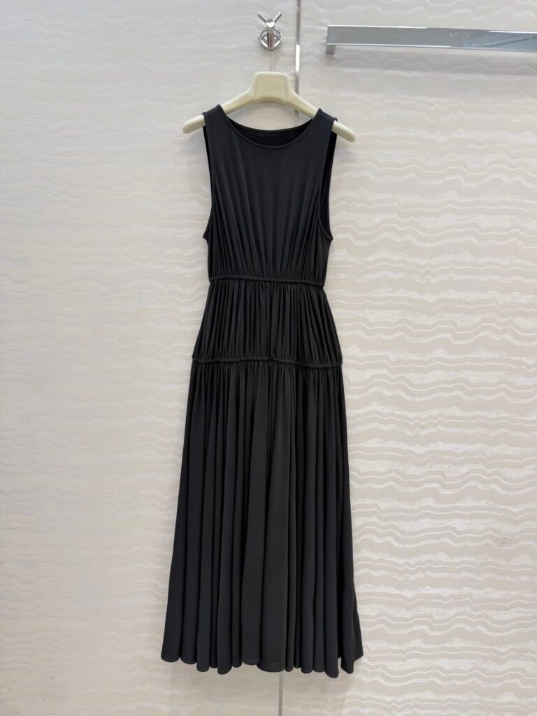 Robe Alaïa plissée sans manches coupe fluide – Élégance minimaliste luxe
