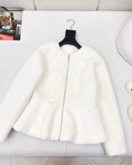 Veste Alaïa en laine effet fourrure blanche – Coupe structurée élégante luxe