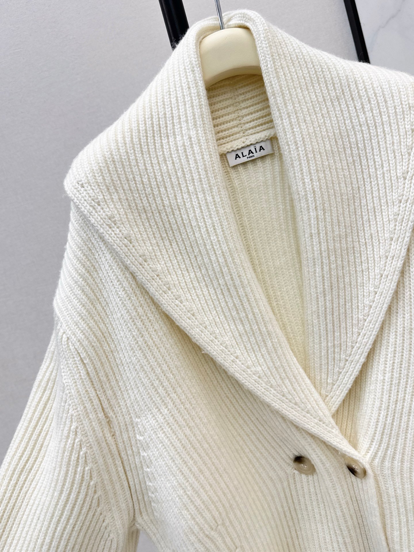 Cardigan Alaïa en maille côtelée oversize – Veste tricotée luxe coupe élégante – Image 15