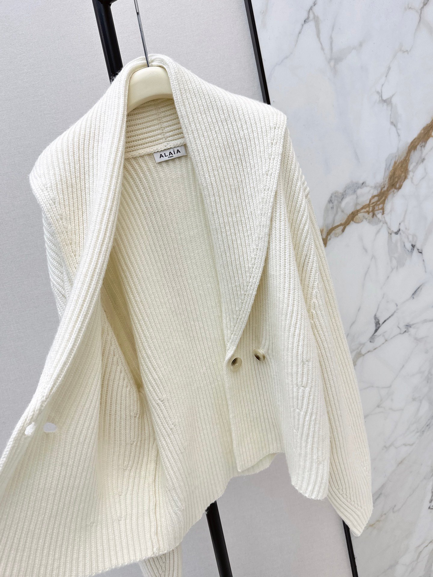 Cardigan Alaïa en maille côtelée oversize – Veste tricotée luxe coupe élégante – Image 16