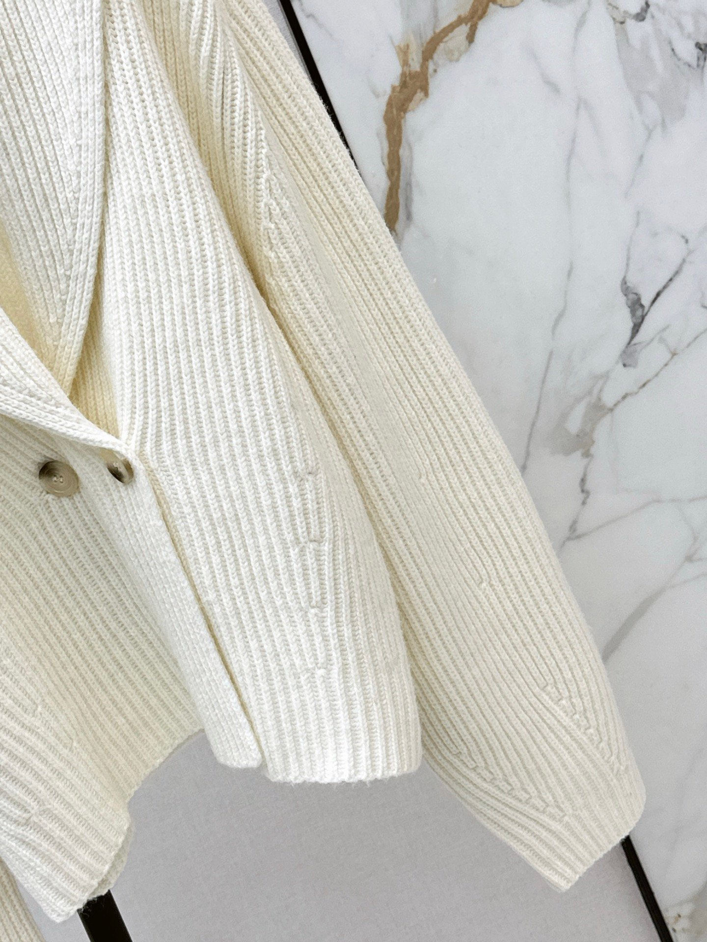 Cardigan Alaïa en maille côtelée oversize – Veste tricotée luxe coupe élégante – Image 17