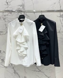 Chemise Balmain à volants et boutons dorés – coupe élégante