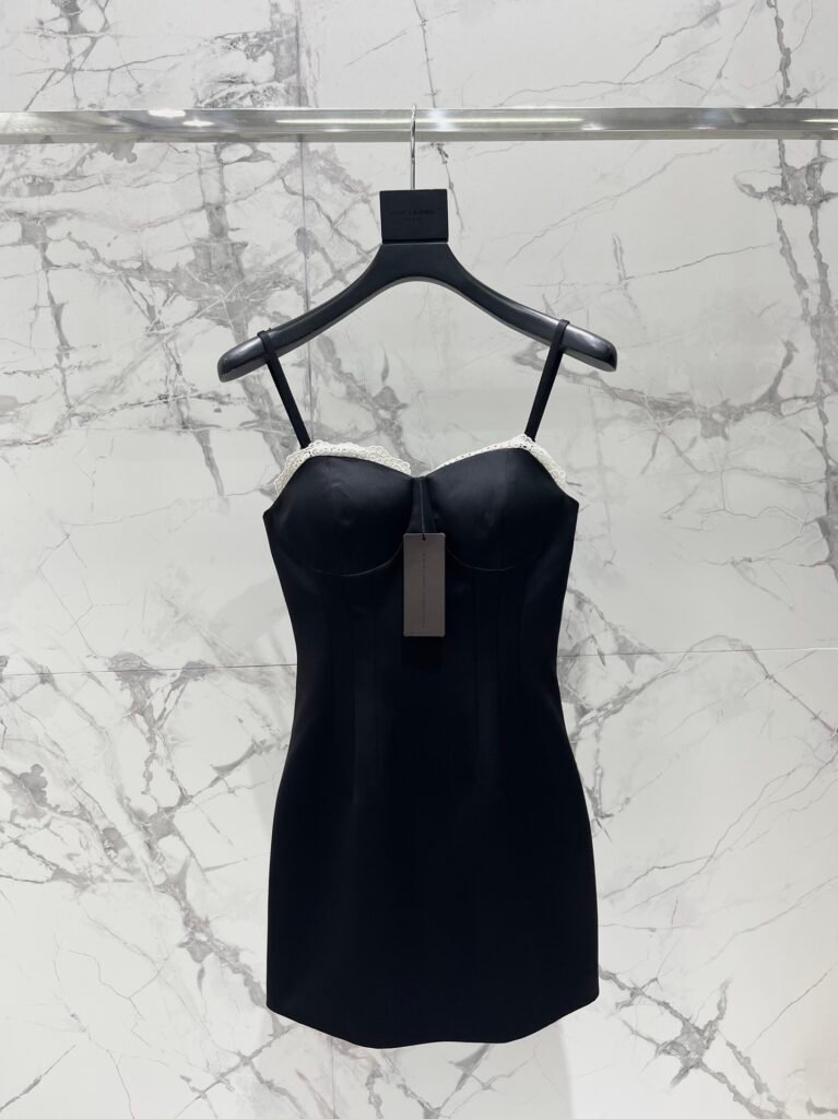 Robe Ermanno Scervino noire bustier à fines bretelles et dentelle – coupe ajustée élégante
