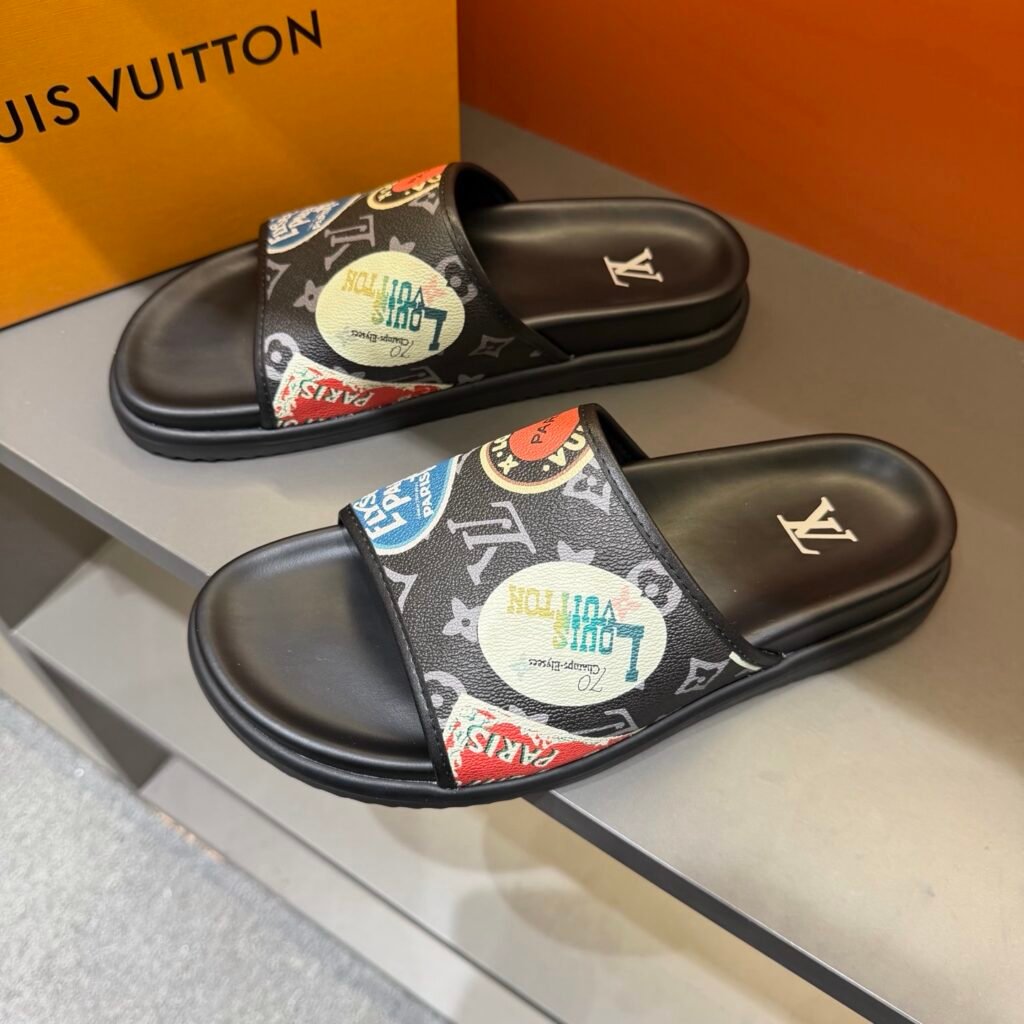 Claquettes Louis Vuitton monogram avec imprimé patchs colorés – semelle confort