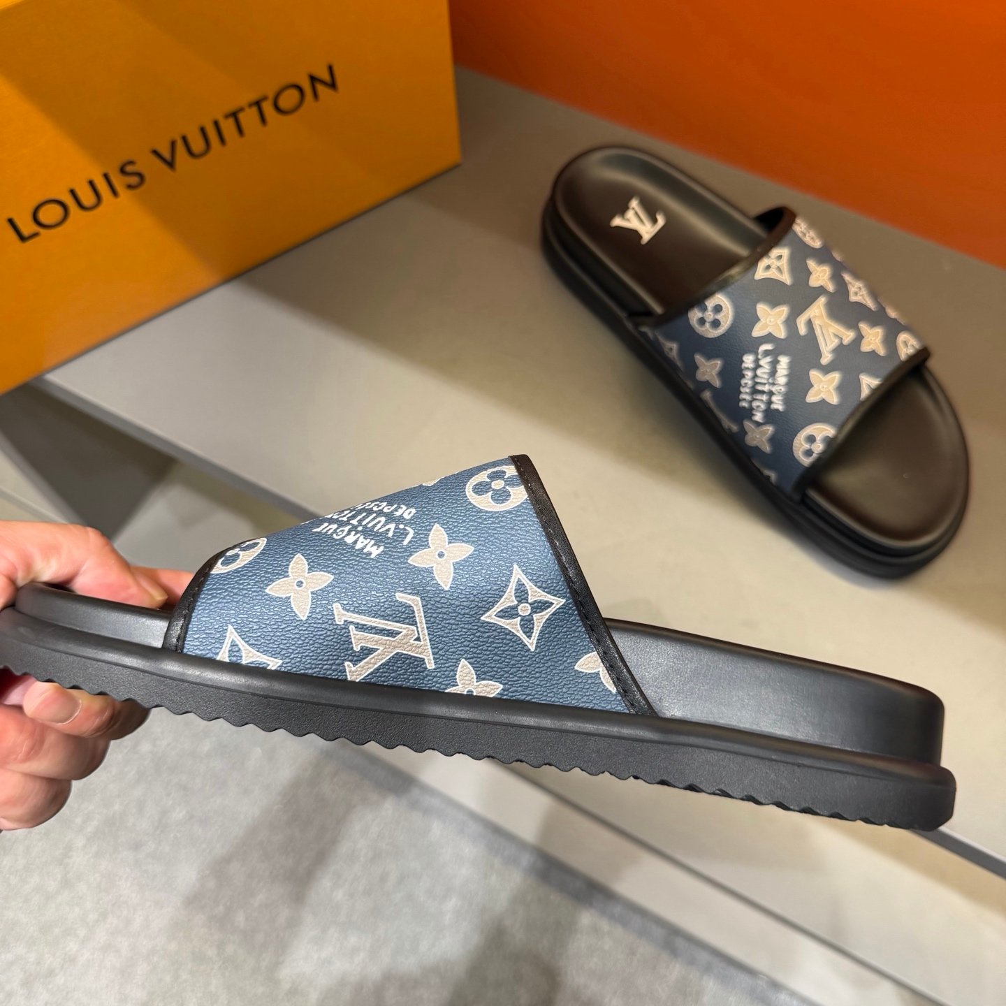 Claquettes Monogram Premium Confort – Motif Iconique Luxe – Image 27