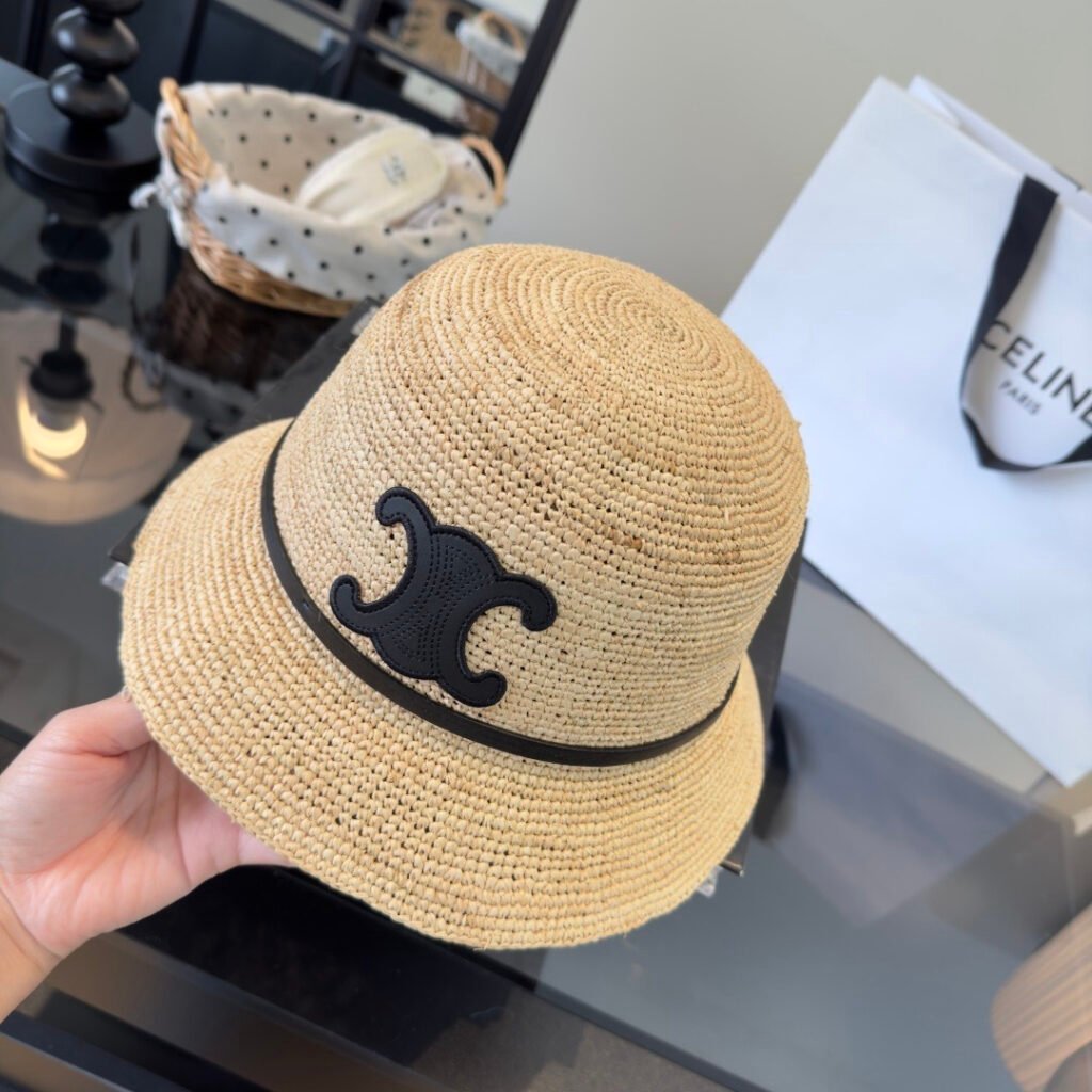 Celine Triomphe Raffia Bucket Hat en raphia – Chapeau luxe été avec logo cuir iconique