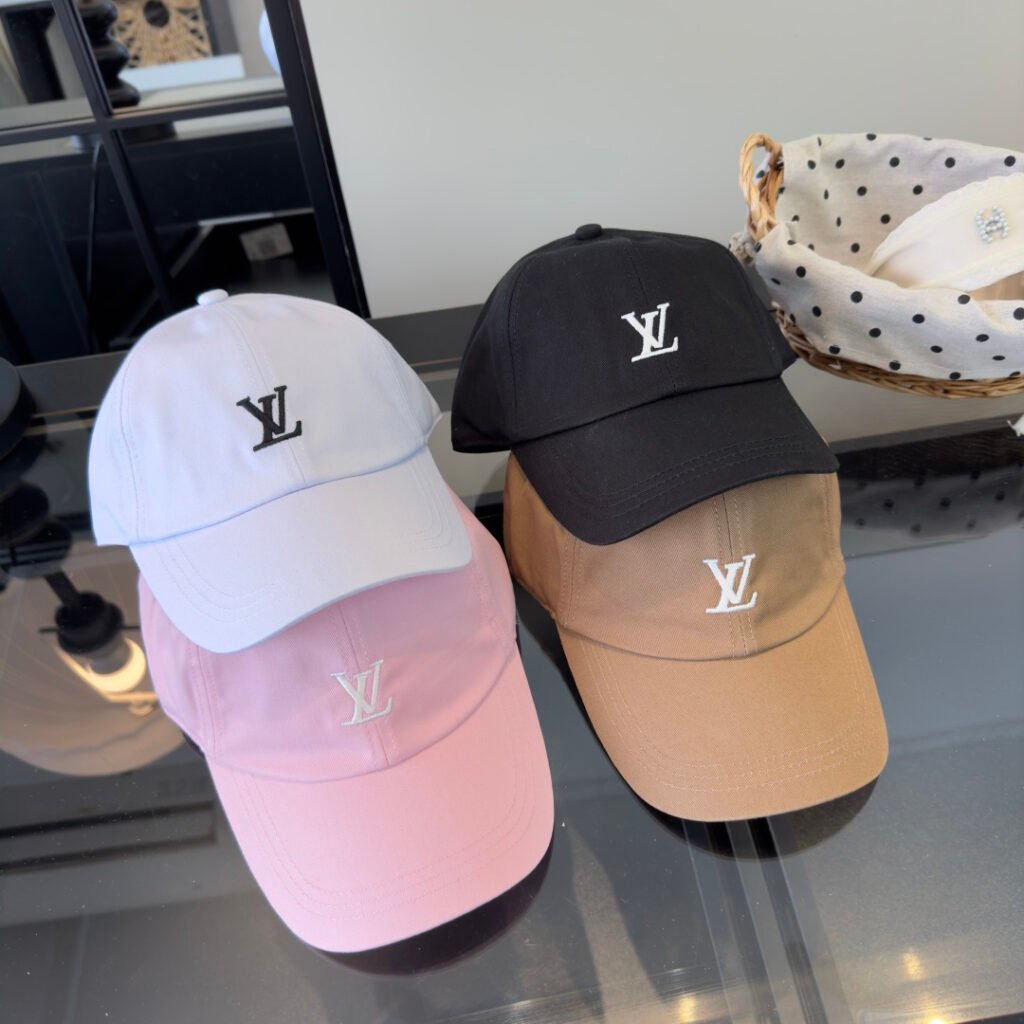 Louis Vuitton LV Logo Baseball Cap en coton