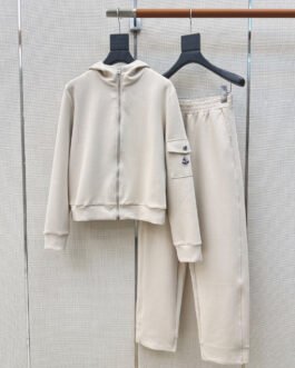Ensemble Survêtement Moncler Beige – Sweat à Capuche Cropped & Pantalon Jogging Fluide