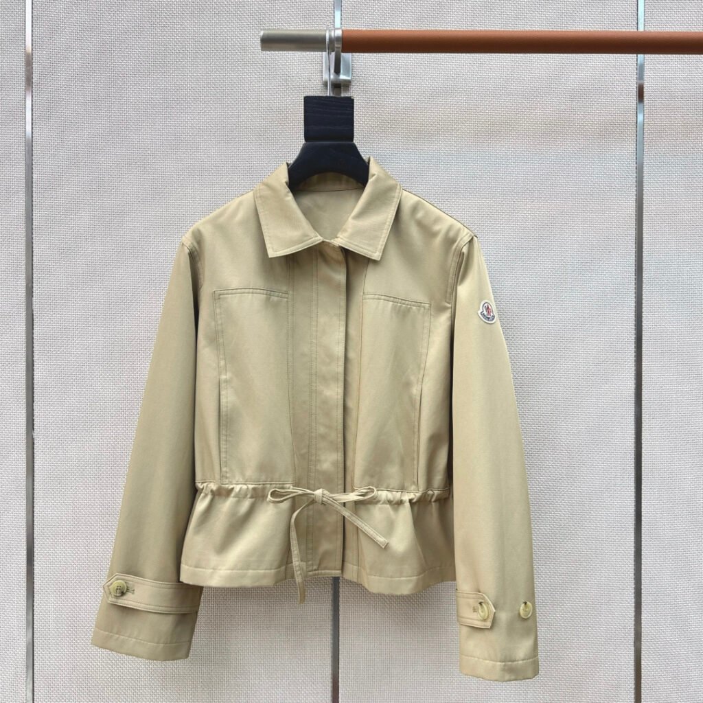 Veste Saharienne Moncler Saulon Femme – Beige Neutre à Taille Cintrée
