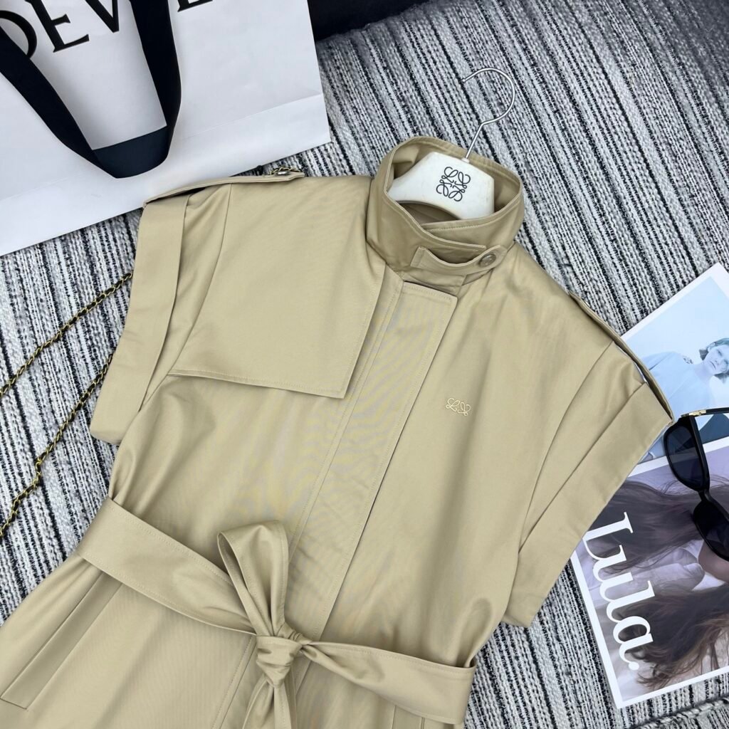Veste sans manches Loewe en coton beige – Gilet utilitaire ceinturé avec logo Anagram