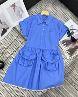 Robe Courte Miu Miu en Popeline Bleu Saphir – Style Safari avec Poches Cargo et Dentelle