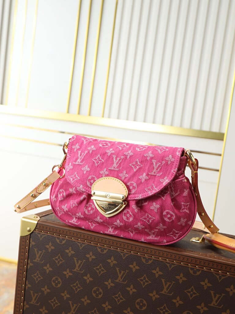 Sac Louis Vuitton Sunset Monogram Denim Rose Lavé avec logo Double C