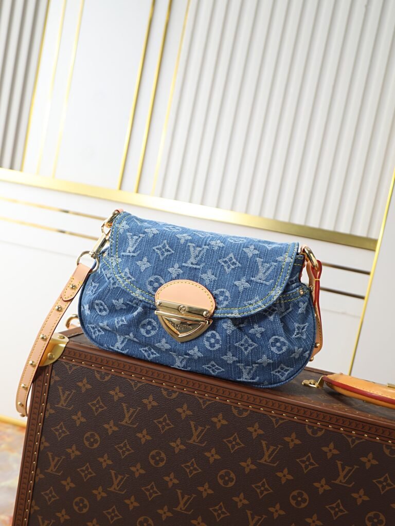 Sac Louis Vuitton Sunset Monogram Denim Rose Lavé avec logo Double C