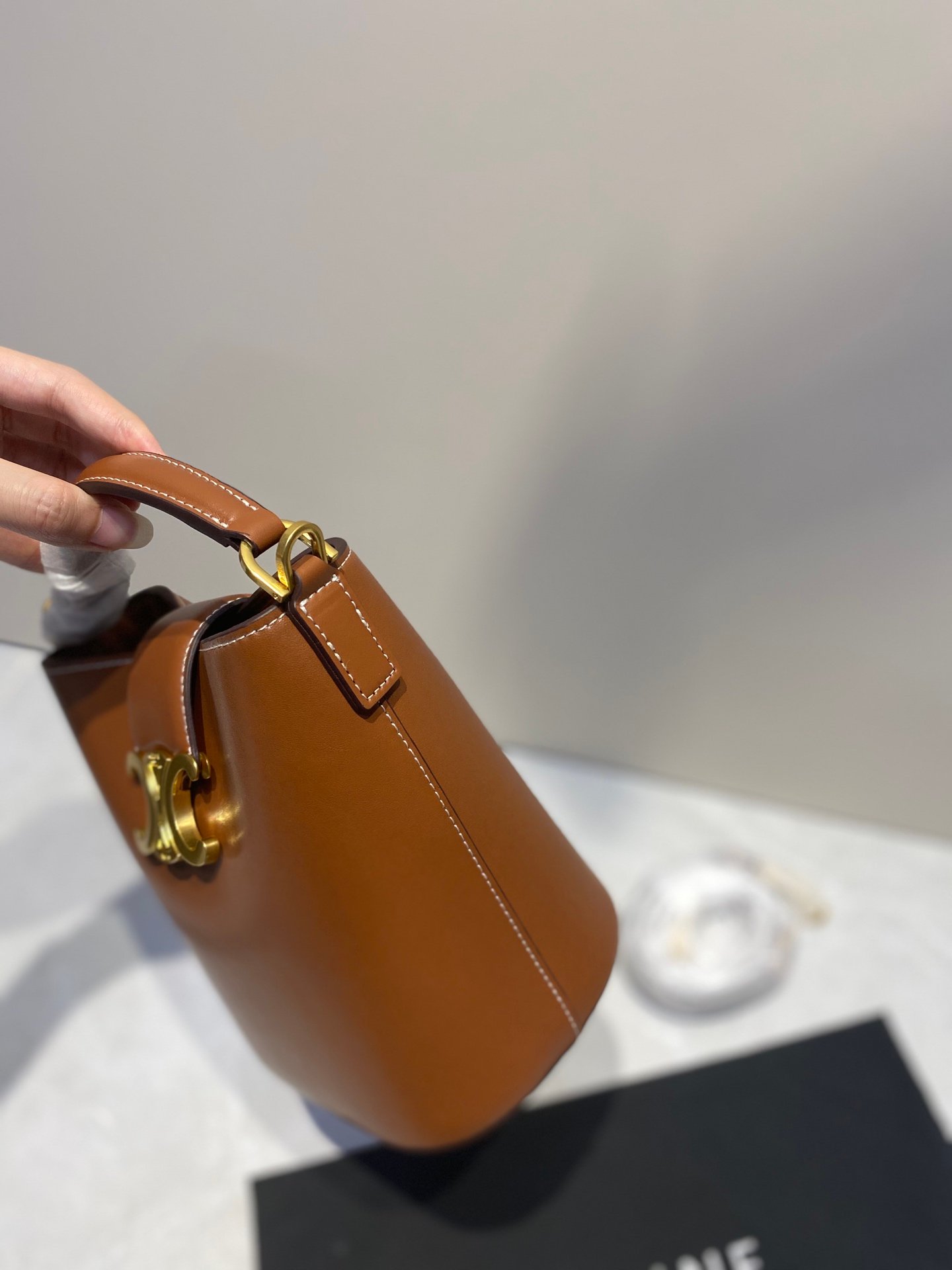 Sac Celine Small Bucket Louise en cuir de veau lisse