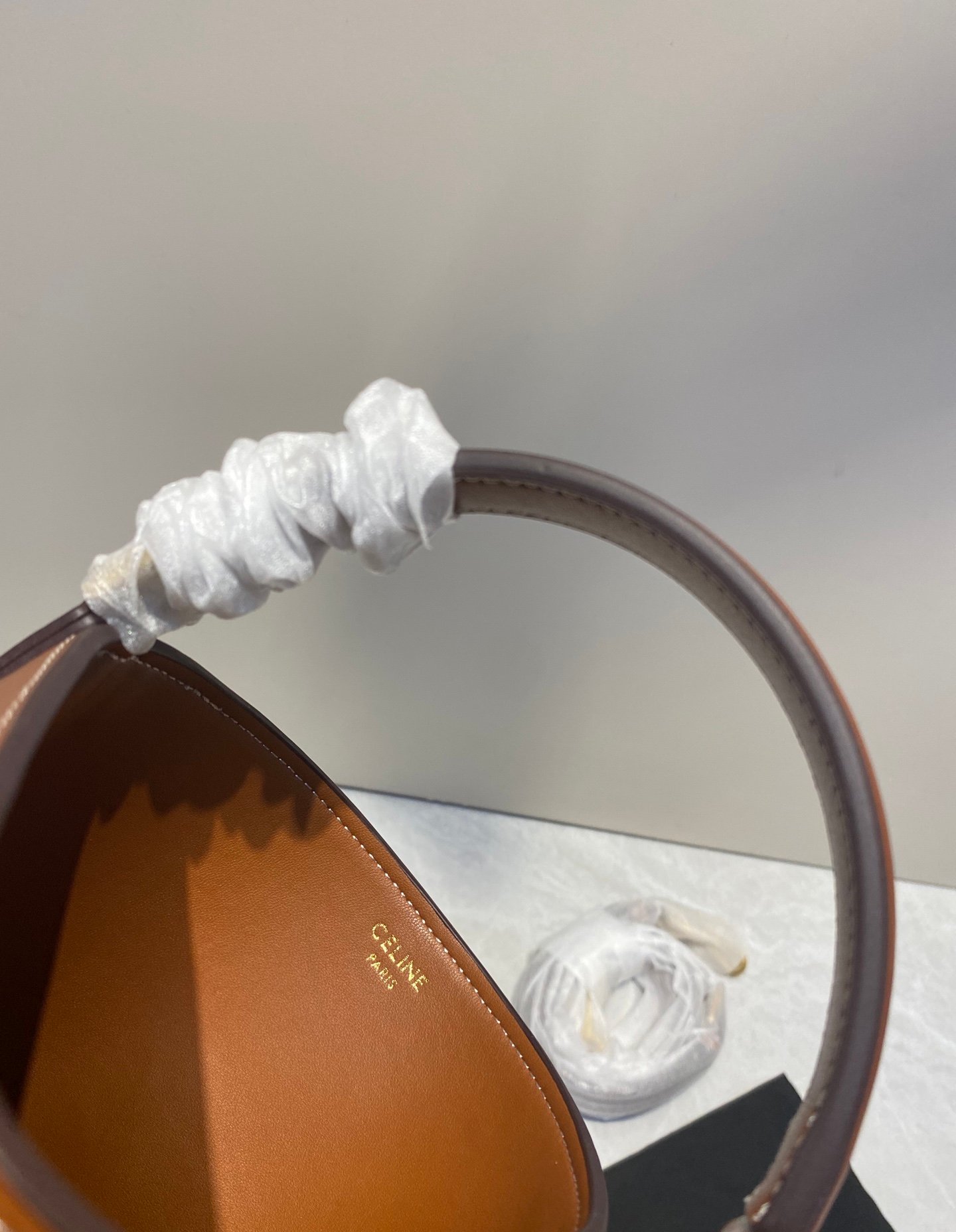 Sac Celine Small Bucket Louise en cuir de veau lisse