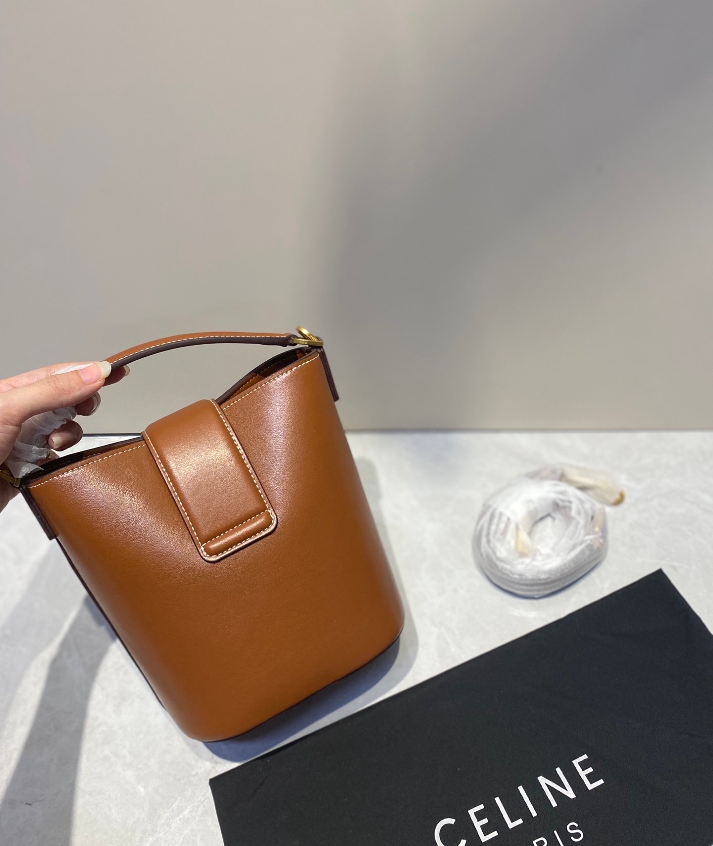 Sac Celine Small Bucket Louise en cuir de veau lisse