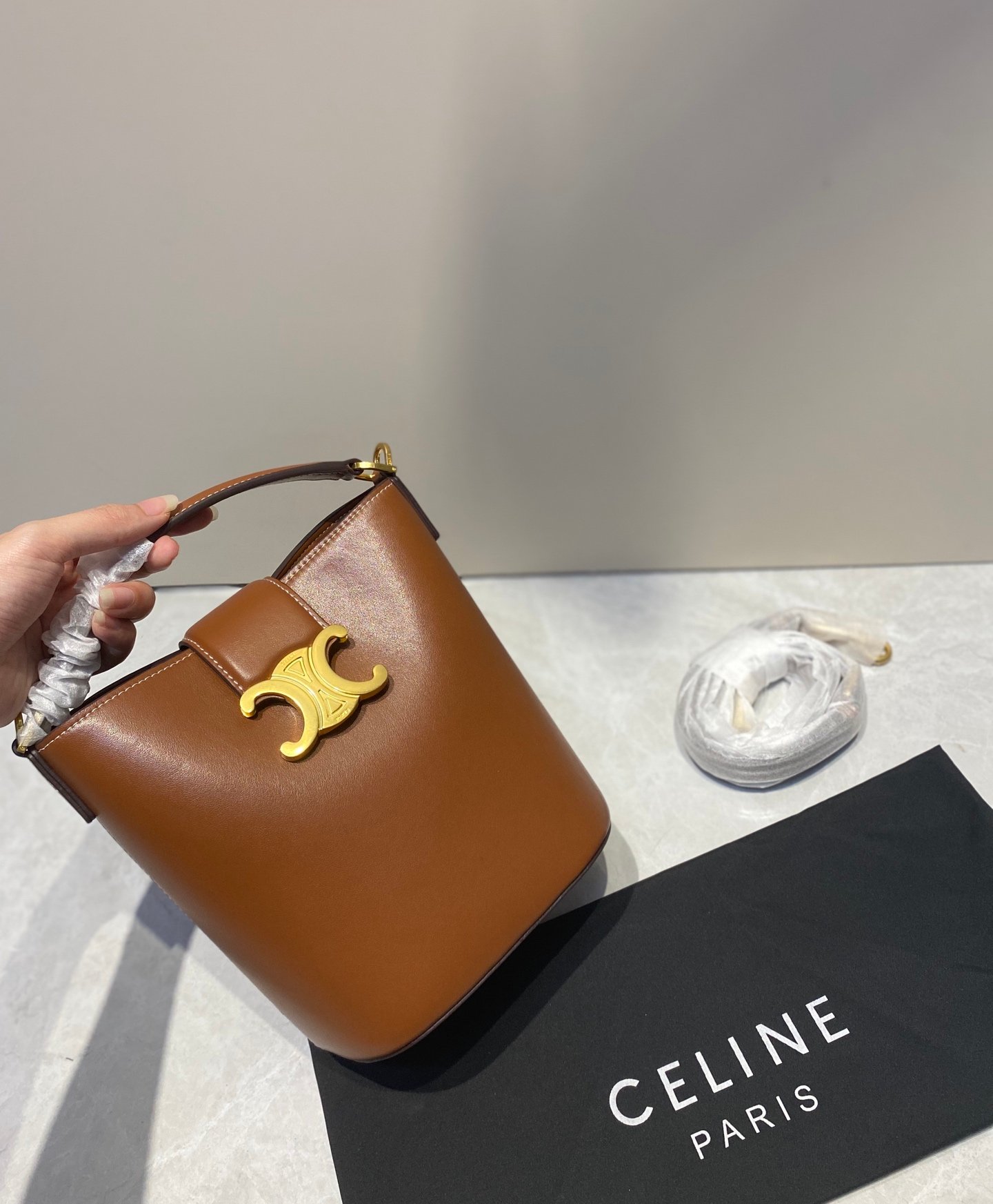 Sac Celine Small Bucket Louise en cuir de veau lisse