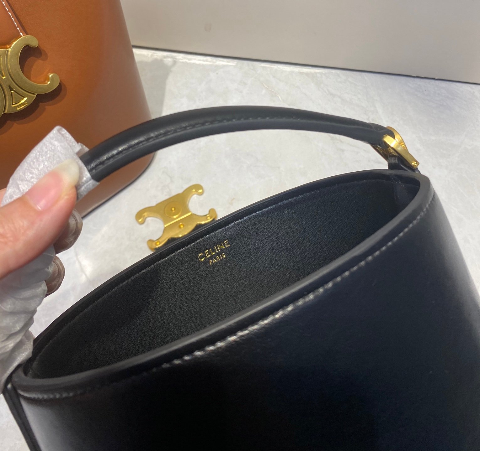 Sac Celine Small Bucket Louise en cuir de veau lisse