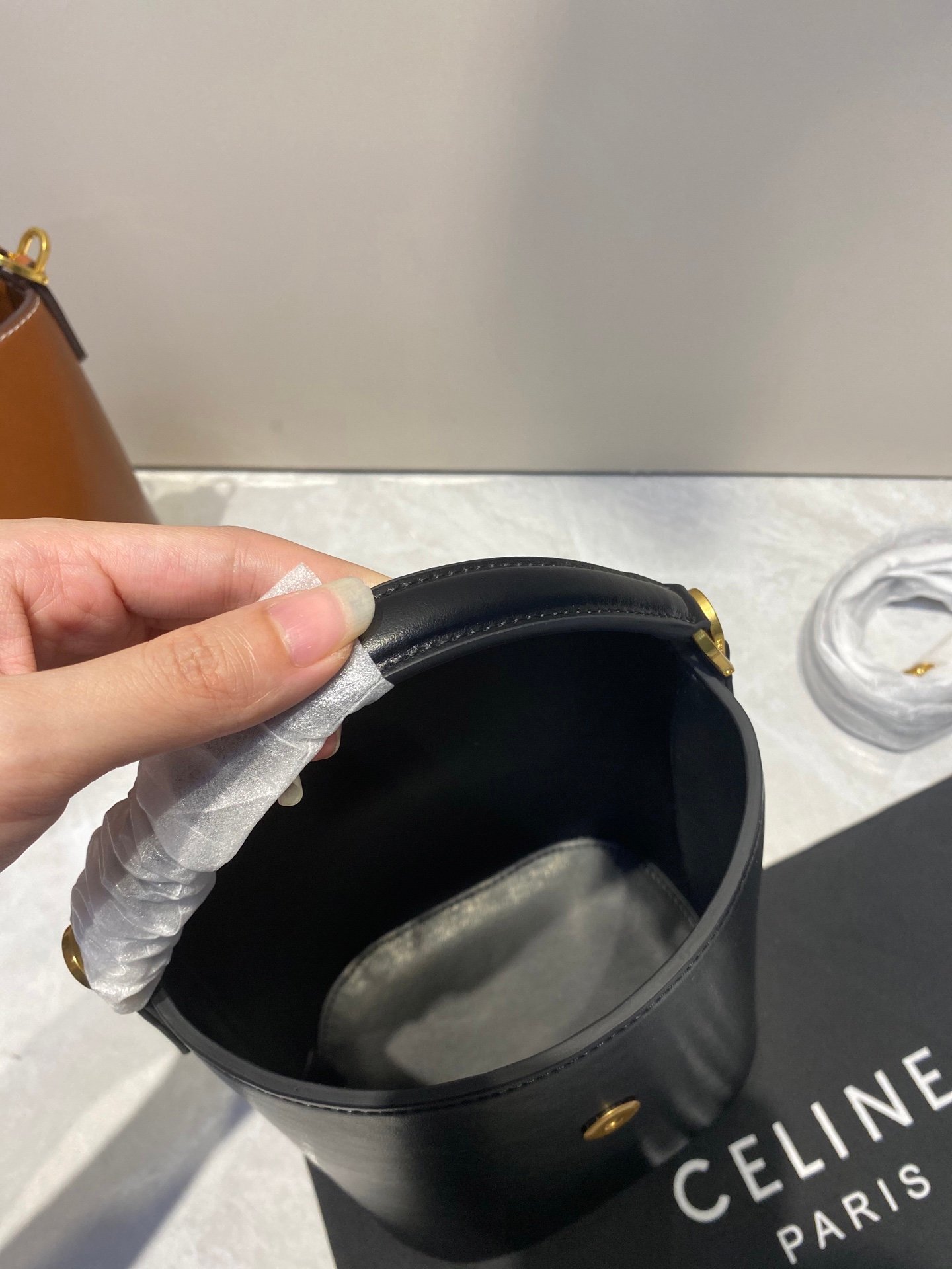 Sac Celine Small Bucket Louise en cuir de veau lisse