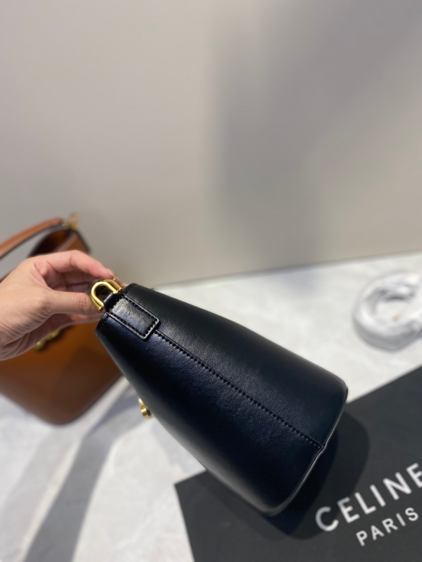 Sac Celine Small Bucket Louise en cuir de veau lisse