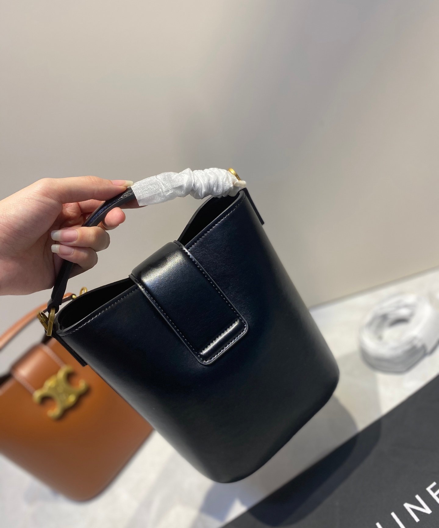 Sac Celine Small Bucket Louise en cuir de veau lisse