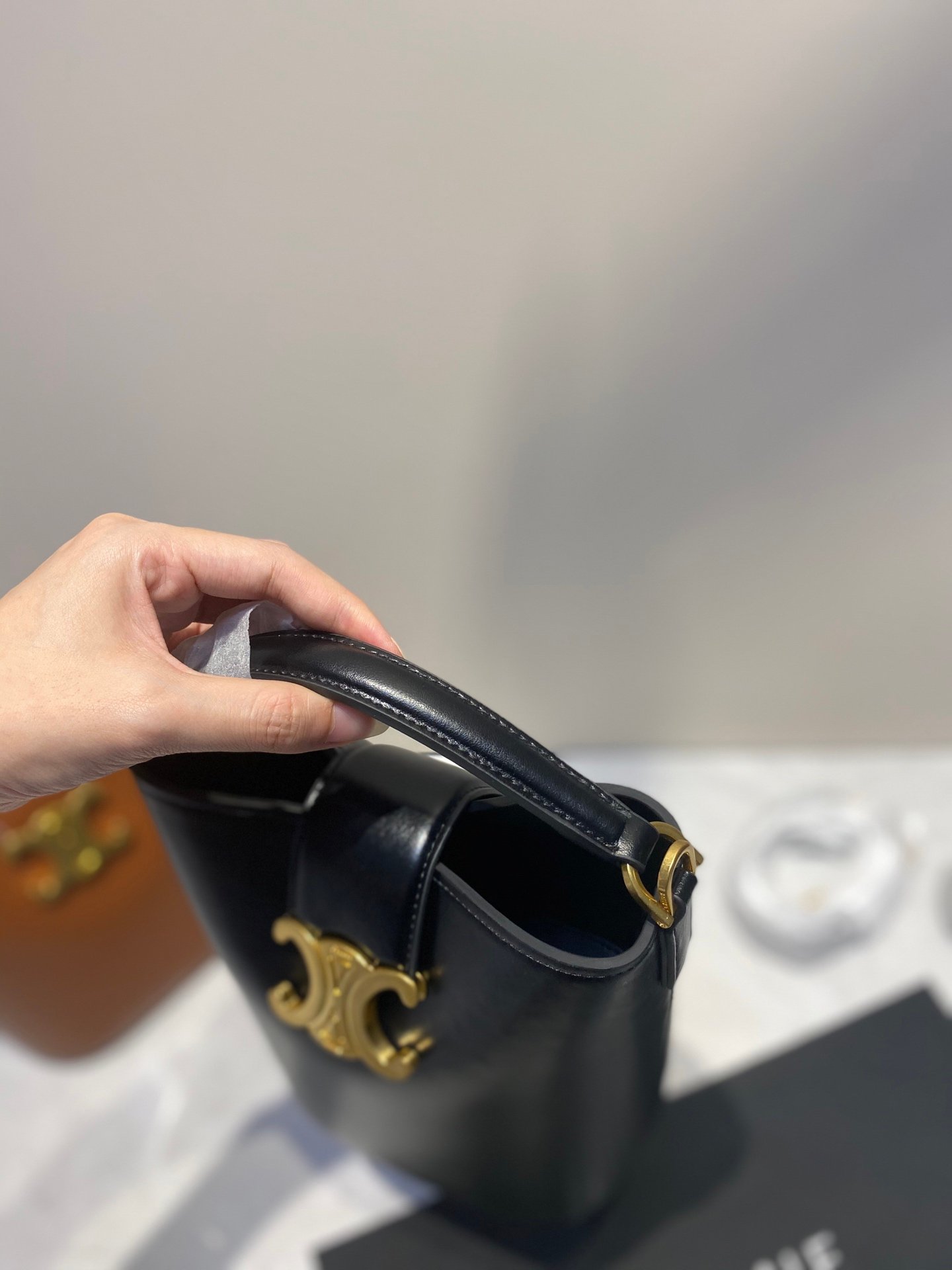 Sac Celine Small Bucket Louise en cuir de veau lisse