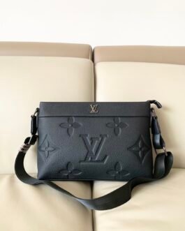 Sacoche Louis Vuitton Pochette Voyage Souple Monogram Shadow noir