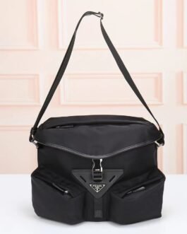 Sac porté épaule Prada en Re-Nylon et cuir noir avec logo triangle