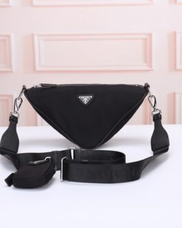 Sac bandoulière Prada Triangle en Re-Nylon noir avec pochette