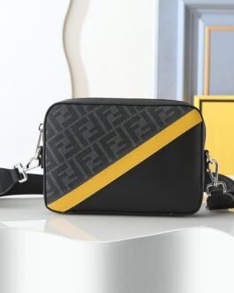 Sac Fendi Diagonal Camera Case en tissu FF et cuir noir à bande jaune