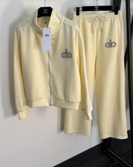 Ensemble Alo Yoga Accolade jaune soleil à logo en cristaux