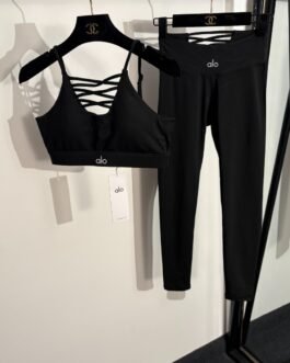 Ensemble Alo Yoga Interlace Bra et High-Waist Airlift Legging noir