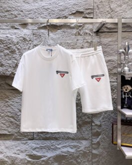 Ensemble T-Shirt et Bermuda Prada Sport avec Logo Triangle
