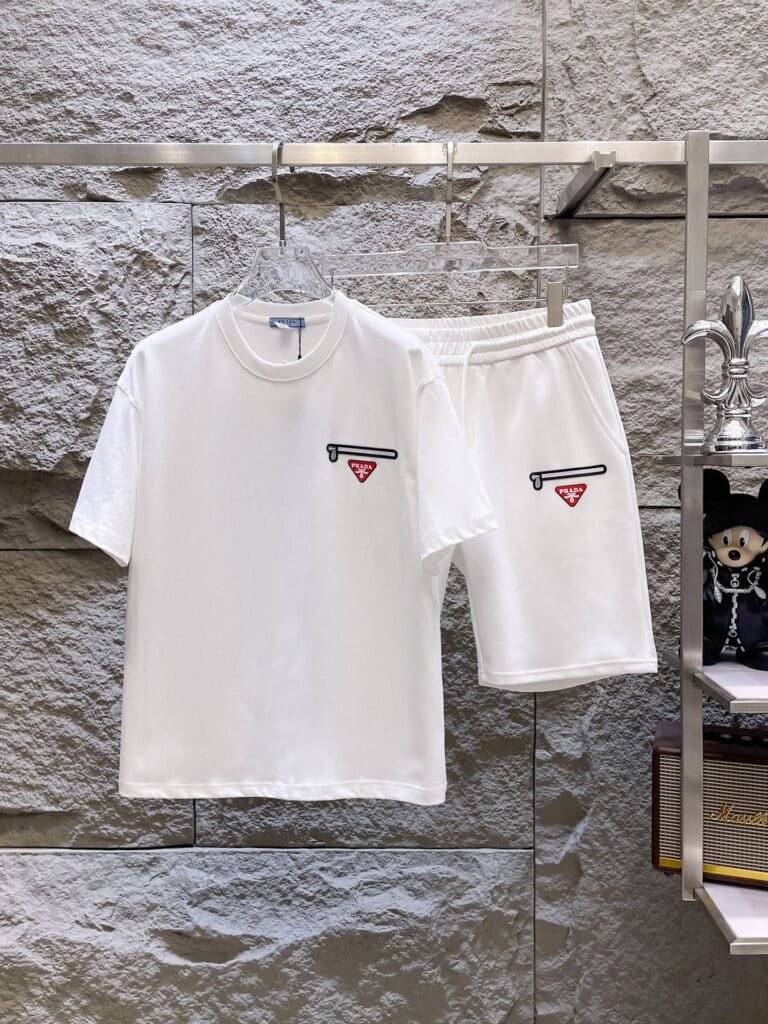 Ensemble T-Shirt et Bermuda Prada Sport avec Logo Triangle