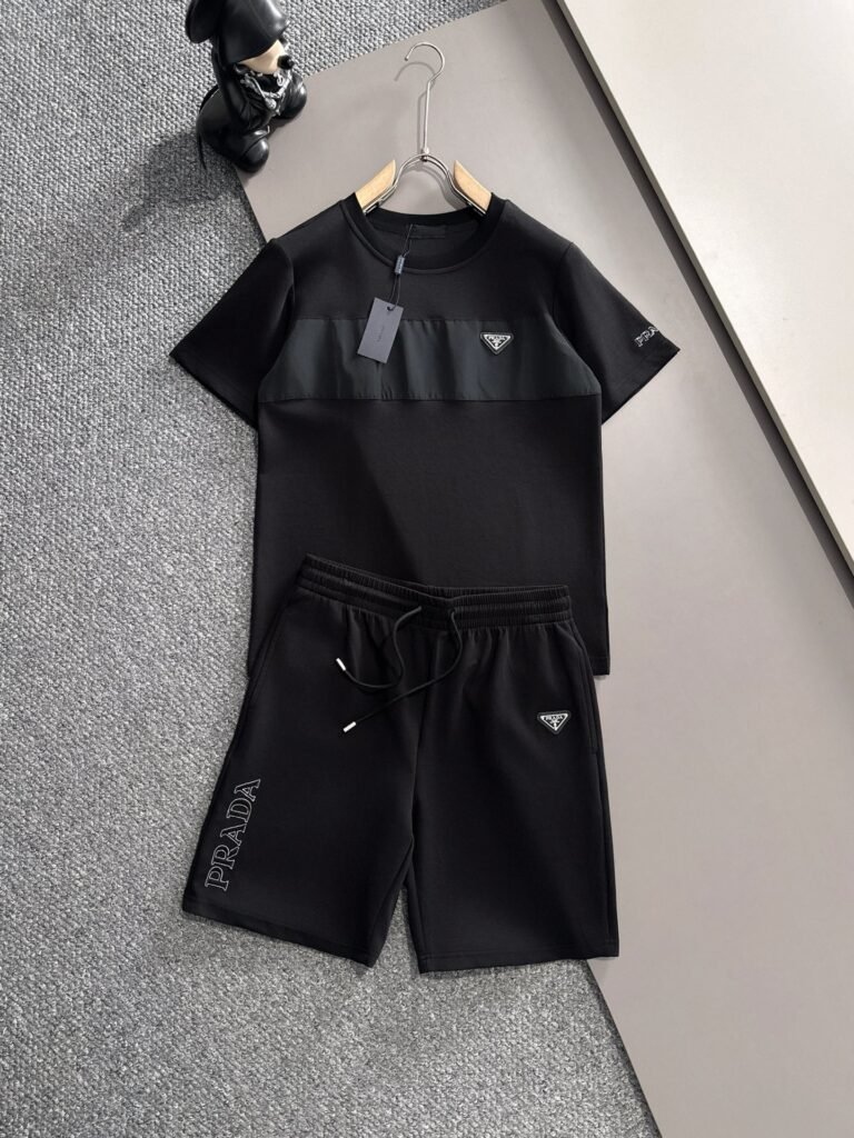 Ensemble T-Shirt et Bermuda Prada Sport